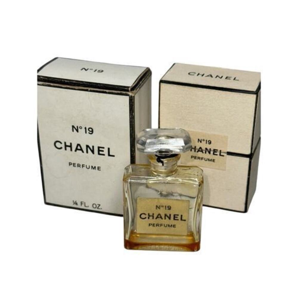 CHANEL N°19 Vintage Mini Perfume Bottle with Cream Box Vintage Glass Stopper